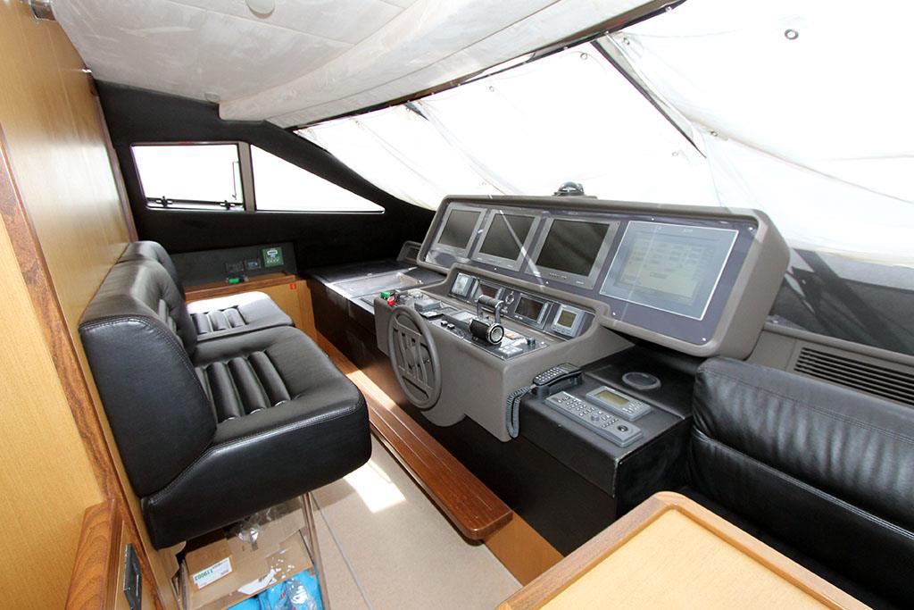 2005 FERRETTI YACHTS 731 